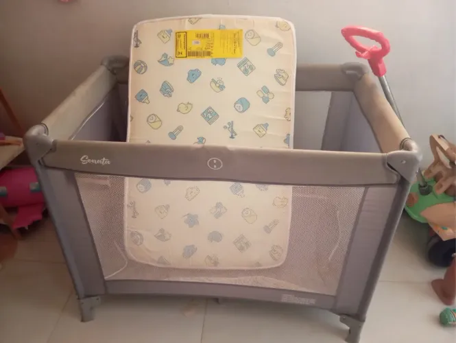 Berço cercado infantil com colchão