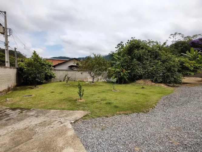 Casa com 04 dormitórios em Lageado Baixo Guabiruba
