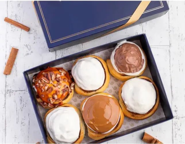 cinnamon roll e cookies na promoção retirar comigo na augusta
