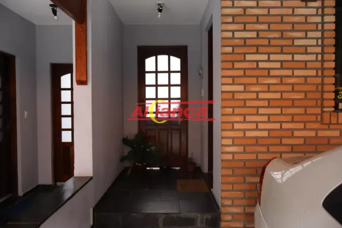 Casa condomínio Fechado com 3 Dormitórios, Suíte e 2 Vagas Cobertas .