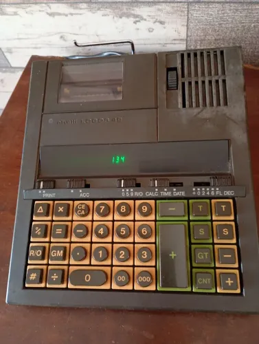 Calculadora Olivetti 49 funcionando