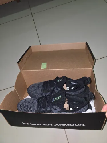 Vendo Tênis Under Armour - Novo 
