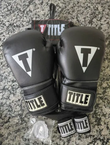 KIT MUAY THAI TITLE LUVA 8oz