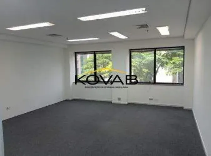 Conjunto comercial para aluguel na Cidade Monções 48,67 m², fundo, 3 banheiros e 2 vagas
