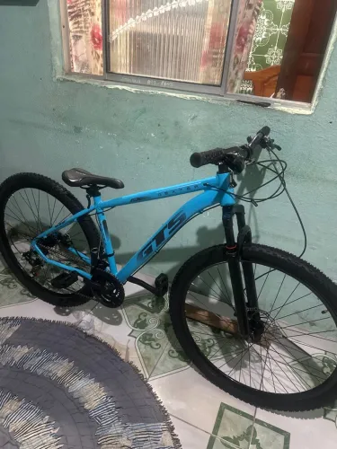 Quero vender essa bicicleta comprei uma moto a bicicleta tem duas semanas de uso