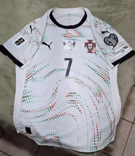 Camisa Oficial Portugal CR7 - (VERSÃO JOGADOR) - Temporada 25/26 com Patchs Oficiais