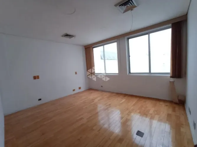 Sala comercial à venda em frente à Redenção!!!!