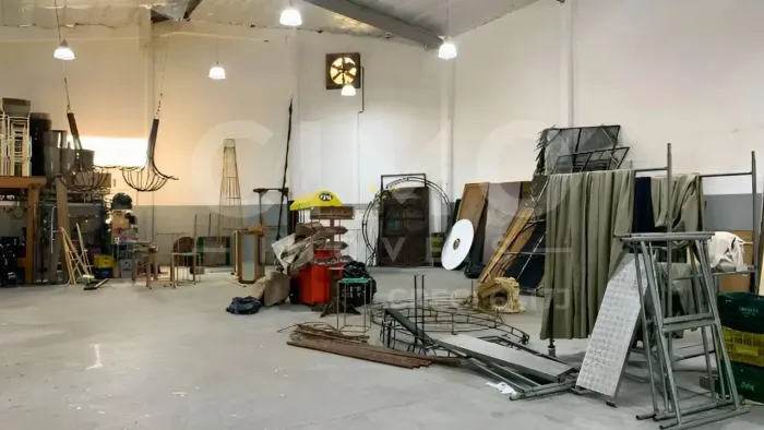 Galpão para locação em São José  640m² com mezanino e escritório