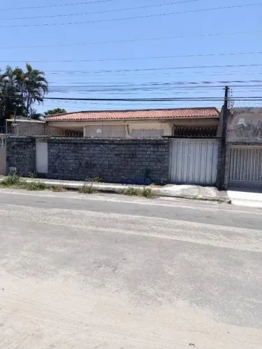 Casa com 3 dormitórios à venda por R$ 890.000,00 - Cidade dos Funcionários - Fortaleza/CE