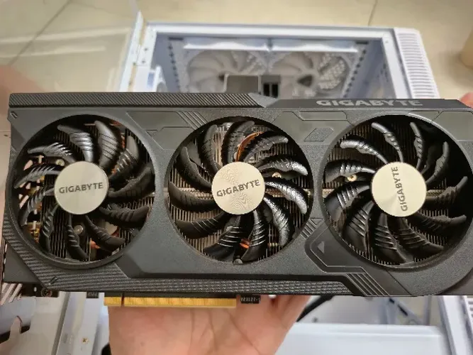 NVidia RTX 4070 Super 12GB GDDR6X Gigabyte Windforce, triple fan
