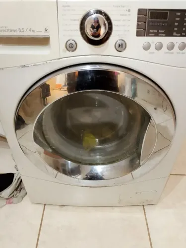 Máquina de lavar e secar roupas LG 8,5KG COM DEFEITO NÃO ENTREGO