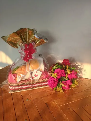 Cesta de café da manhã para o dia das mães