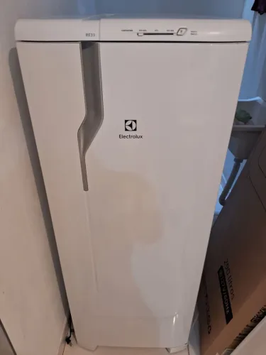 GELADEIRA ELECTROLUX 240L NOVA 
