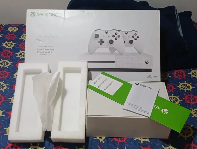 Xbox one S 1tb 2 controles 