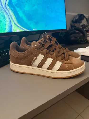 Adidas campus marrom