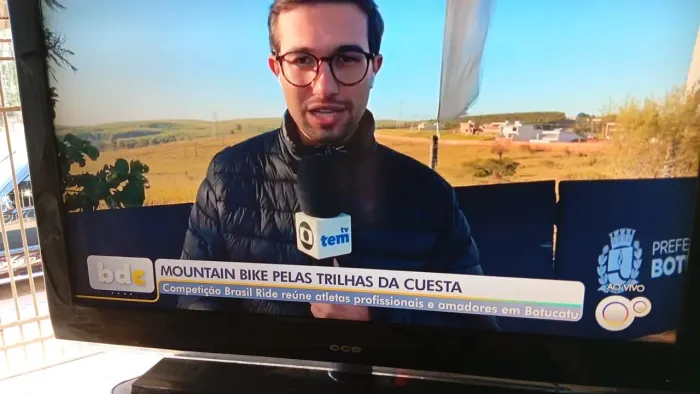 Tv cce 46 polegadas ( não é smart)
