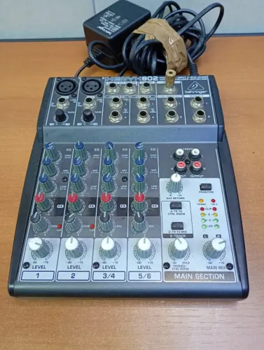 Mesa de som console de mixagem analógico Behringer Xenyx 802 DV00215