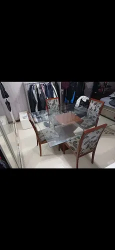 MESA DE JANTA DE VIDRO COM 4 CADEIRAS
