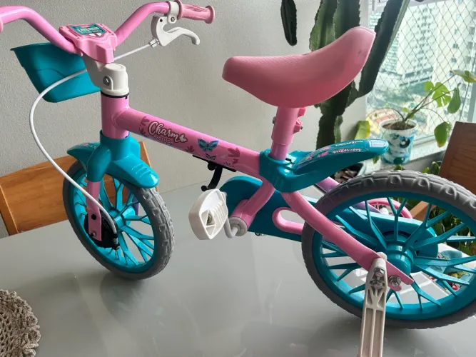 Vendo bicicleta infantil aro 12, pouquíssimo utilizada