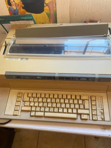 maquina de escrever antiga