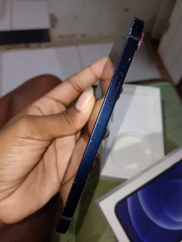 Quero troca por iPhone 12 Pro Max dou 500 72%na película e capa e caixa