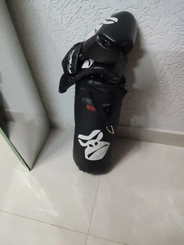 Vendo saco de pancada para criança e adolescente e a luva está novo