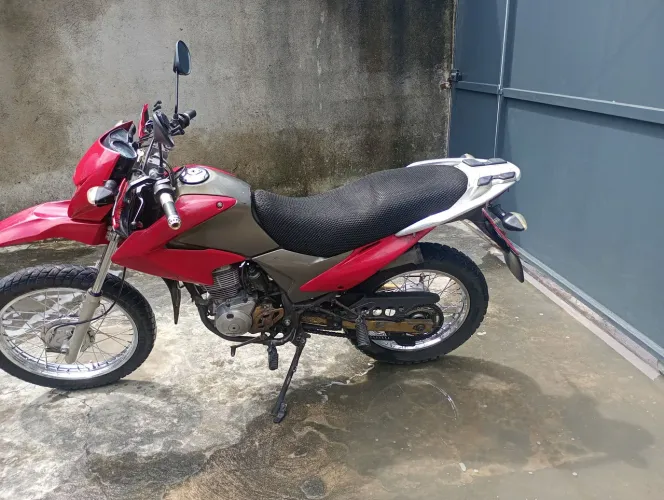 Vende- se essa linda moto