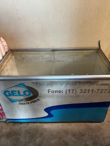 Freezer usado metal frio $1,200 os dois vai embora