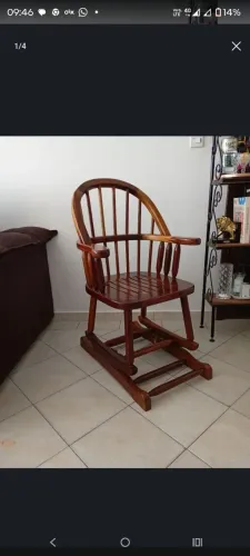 Cadeira de balanço em maneira nobre - imbuia