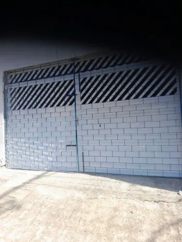 Vendo grade de garagem medindo 2.2 por 4.00
