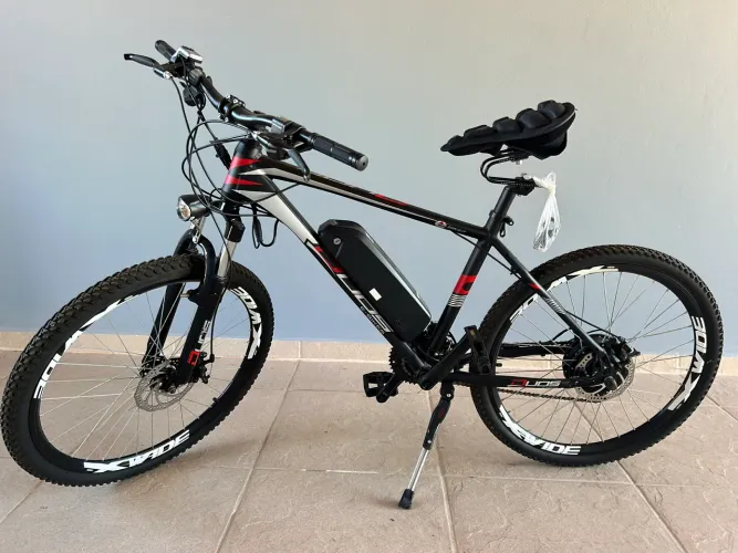 Bicicleta Elétrica Duos Rider Aro 29 preta com motor de 350W