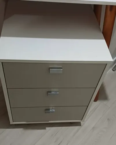 Vende-se mesinha para computador