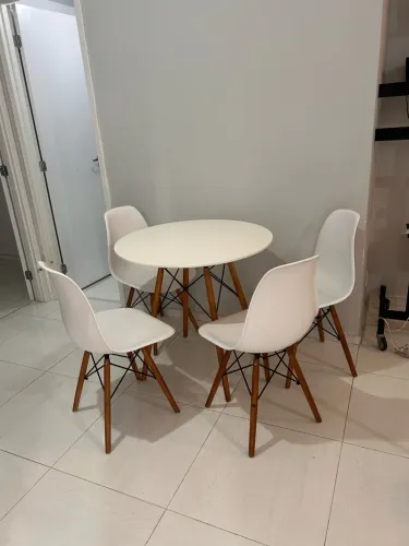Conjunto Tok&Stok ? Mesa Redonda com 4 Cadeiras