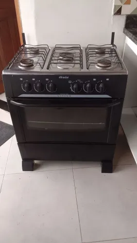 Fogão de 5 bocas.