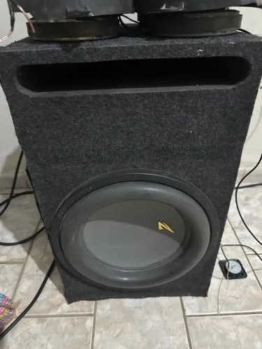 Vendo som automotivo