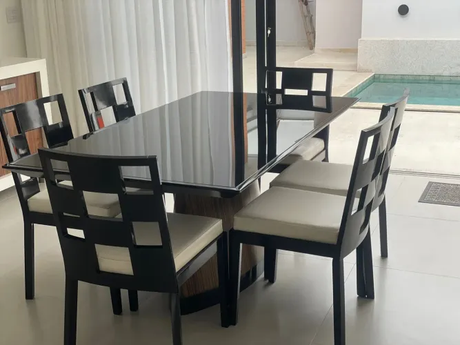 Mesa de jantar 1,80x1,00 com 6 cadeiras