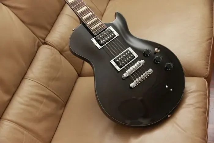 Guitarra Ibanez Les Paul ART200FM