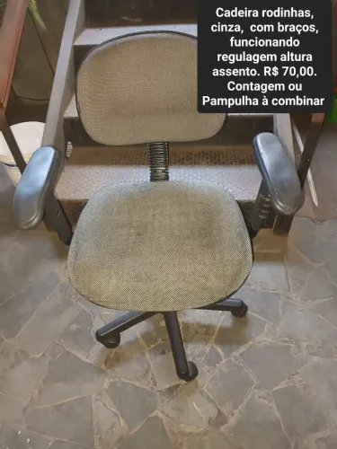 Cadeira rodinhas cinza, regula altura assento 