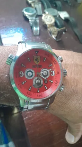 Relógio Ferrari lindíssimo