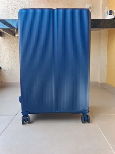Mala grande azul - cadeado acoplado - rodinhas removíveis 360°
