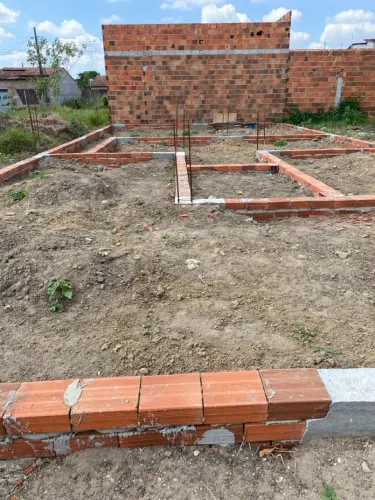 Chão de casa na colônia treze