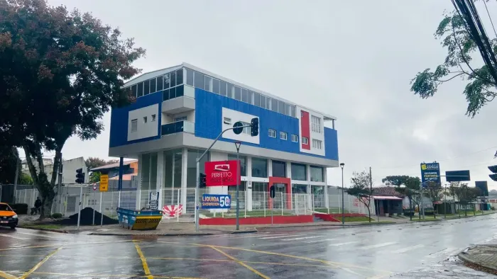 Loja, para locação no Bacacheri, com 300,00m²