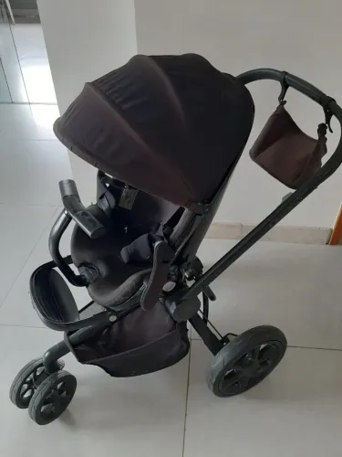Carrinho de Bebê Importado Quinny Mood + Bebê Conforto acoplado