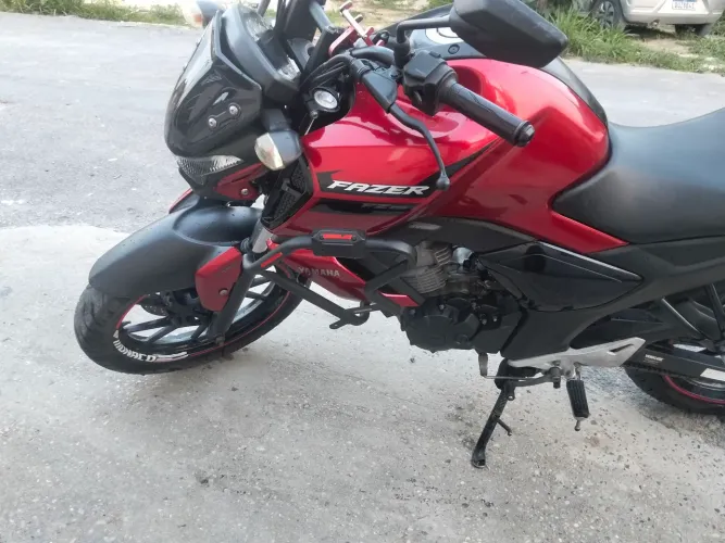 Vende-se uma moto Yamaha FZ 15 2024 sap *