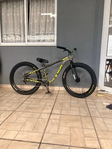 Hupi naja 2026 com cubo barulhento , freio shimano deore , etc 