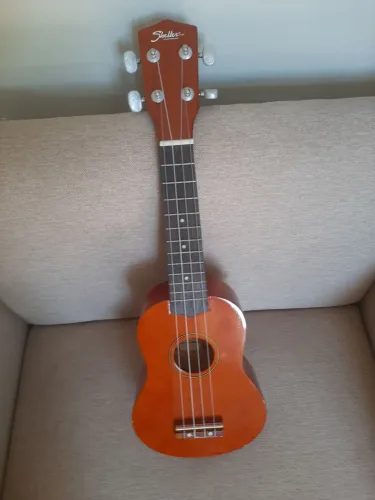 Vende-se ukulele marca SHELTER