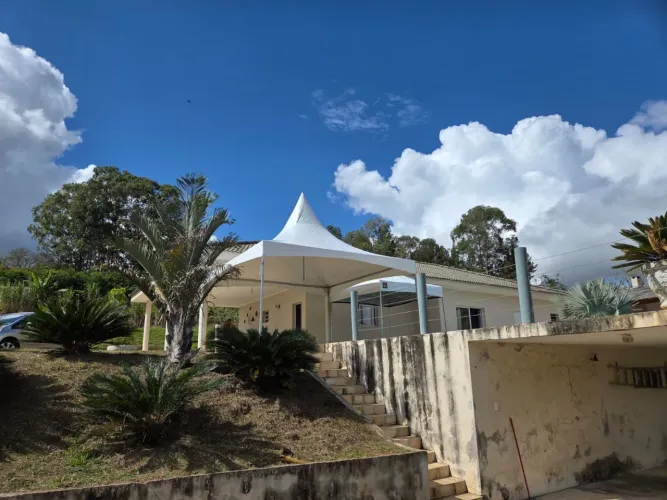 Tenda chapéu de bruxa 5x5 branca seminova