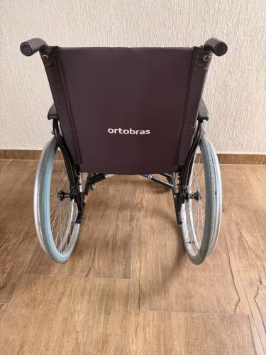 Cadeira de rodas em perfeito estado