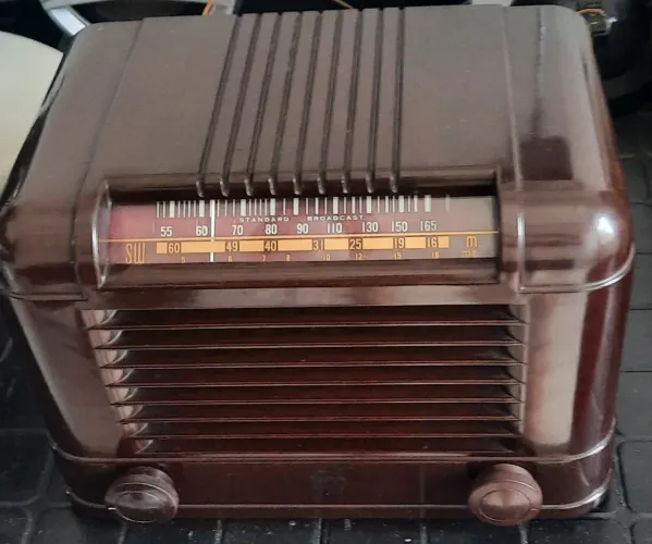RÁDIO A VÁLVULA RCA