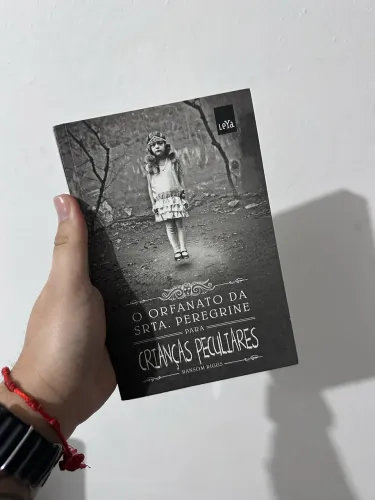 Livro : O orfanato da Srta. Peregrine para crianças peculiares 